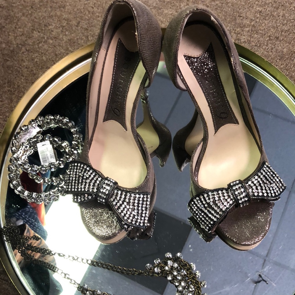 Boutique 9 Peeptoe Pump W/Rhinestone Bow Size 6